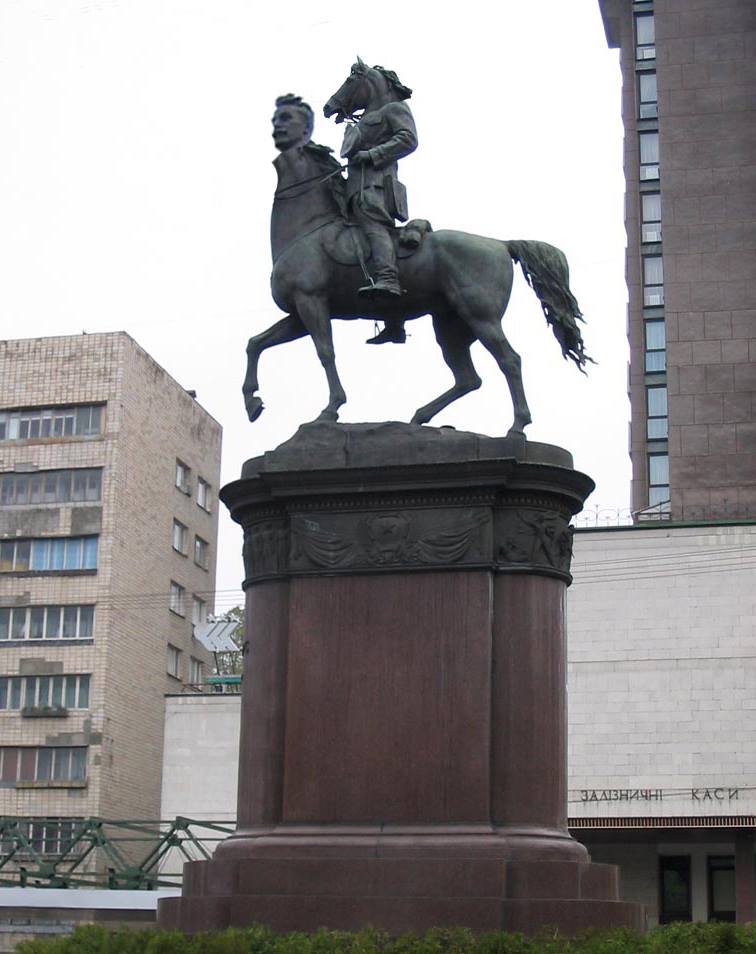 Фото: Пам'ятник Щорсу, колаж Володимира Воротньова